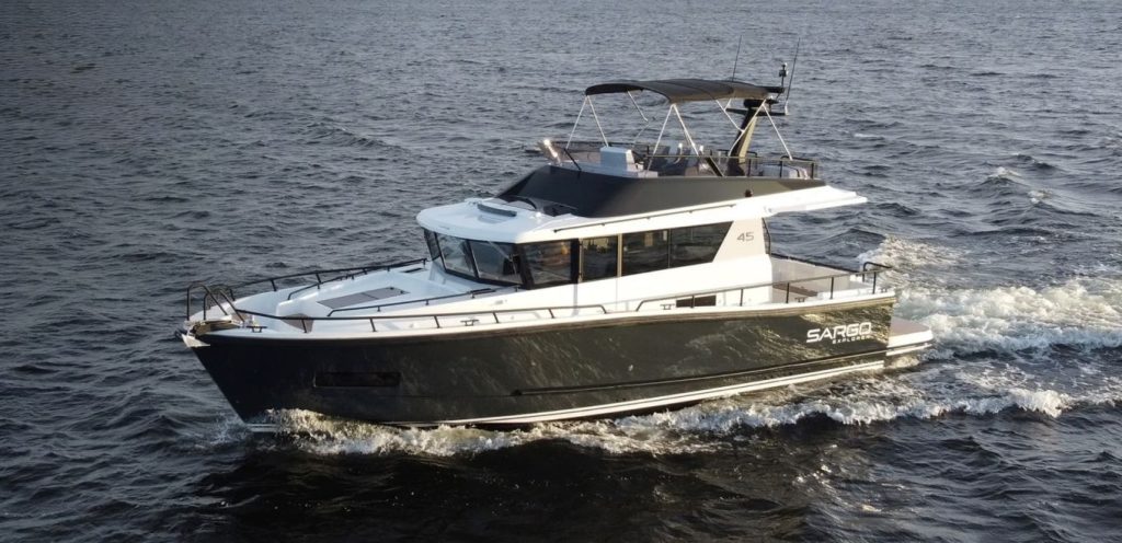 Sargo 45 Flybridge - tuttu huippurunko, uusi ulottuvuus flybridgellä